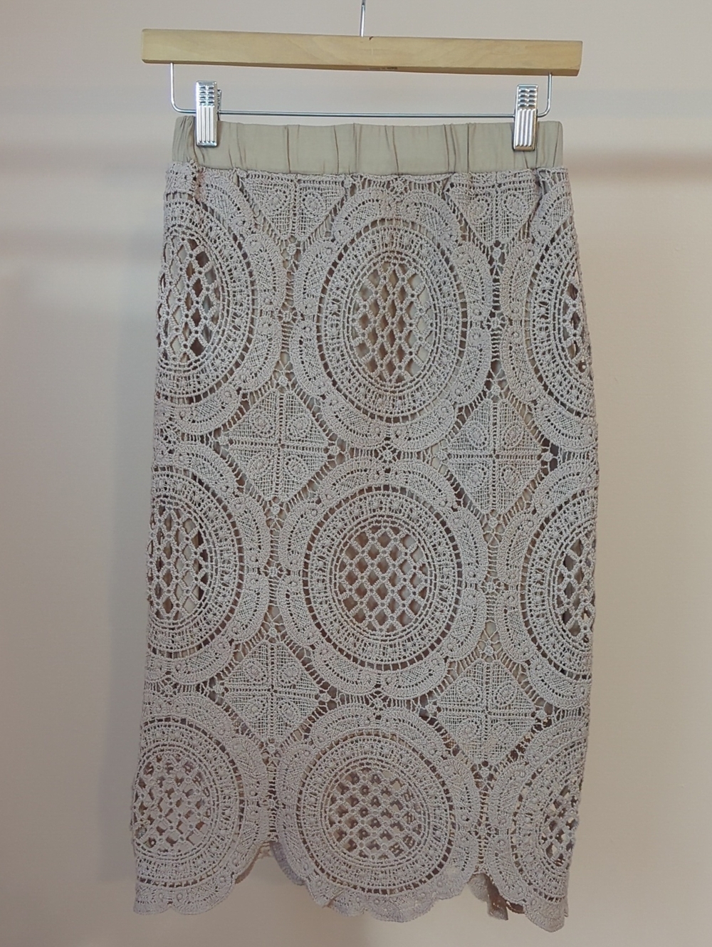 Chic Lace Midi Skirt in Beige